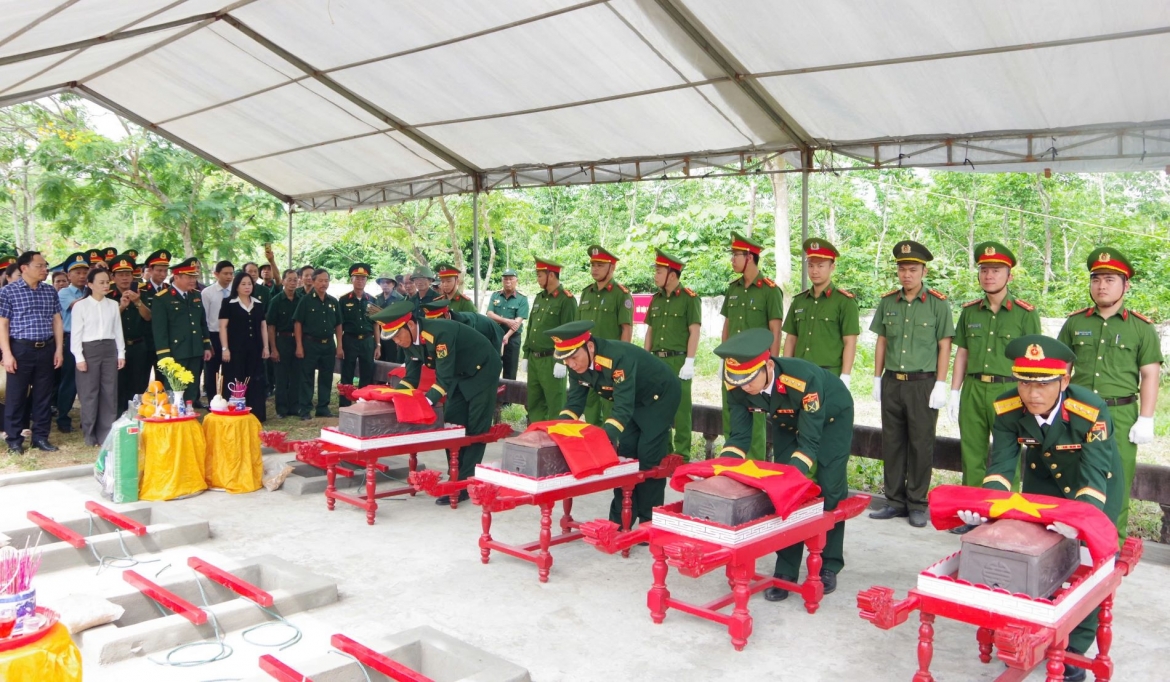 Truy điệu và an táng 5 hài cốt liệt sĩ tại tỉnh Quảng Trị